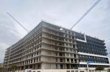 Avance de obras del Edificio Aqua Brisa, fachada industrializada