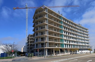 Avance de obras del Edificio Aqua Brisa, fachada industrializada